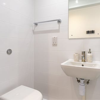 Silver Skyline En Suite - Image 4